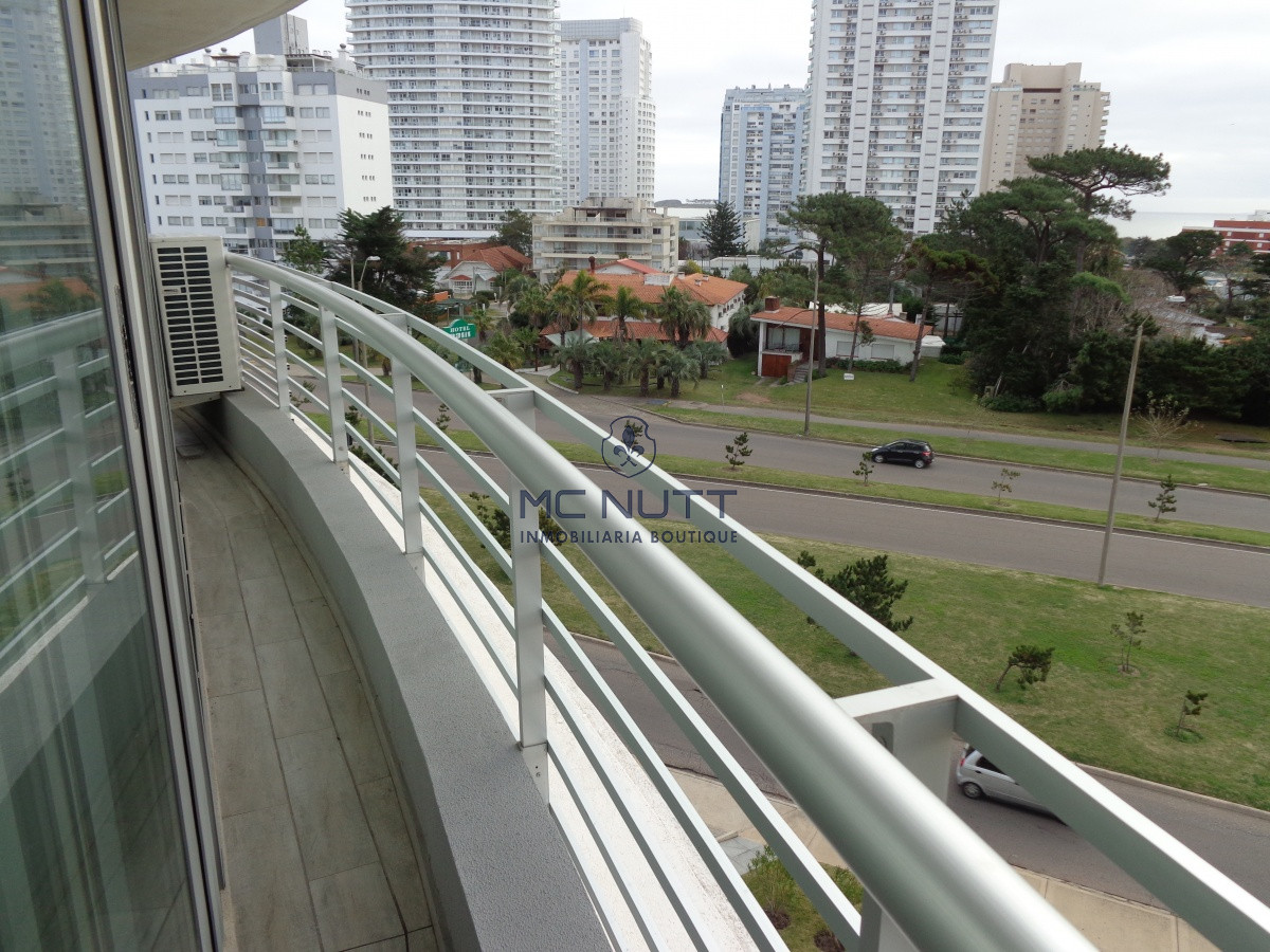Apartamento Ref.556/ - PUNTA DEL ESTE APARTAMENTO 2 DORMITORIOS EDIFICIO CON SERVICIOS
