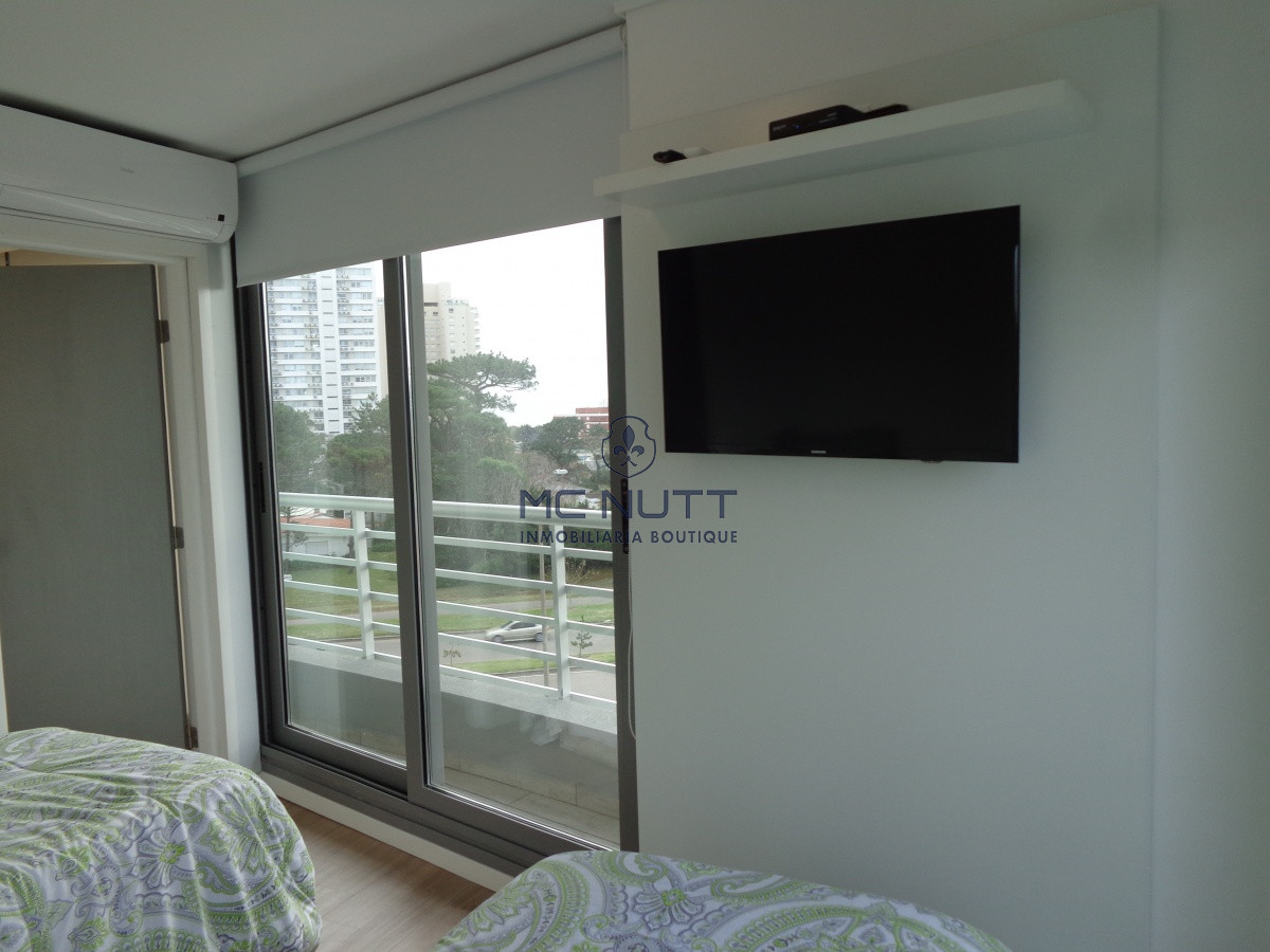 Apartamento Ref.556/ - PUNTA DEL ESTE APARTAMENTO 2 DORMITORIOS EDIFICIO CON SERVICIOS