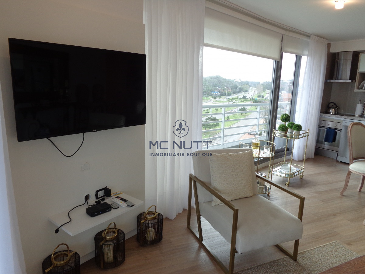 Apartamento Ref.556/ - PUNTA DEL ESTE APARTAMENTO 2 DORMITORIOS EDIFICIO CON SERVICIOS