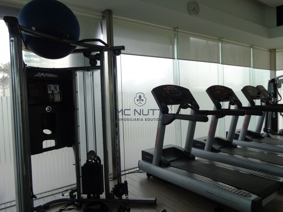 Apartamento Ref.556/ - PUNTA DEL ESTE APARTAMENTO 2 DORMITORIOS EDIFICIO CON SERVICIOS