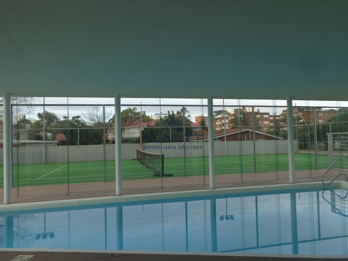 Apartamento Ref.556/ - PUNTA DEL ESTE APARTAMENTO 2 DORMITORIOS EDIFICIO CON SERVICIOS