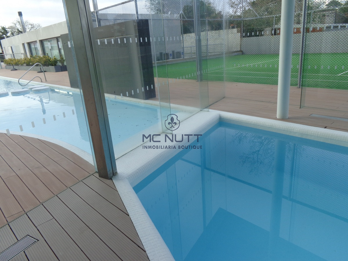 Apartamento Ref.556/ - PUNTA DEL ESTE APARTAMENTO 2 DORMITORIOS EDIFICIO CON SERVICIOS