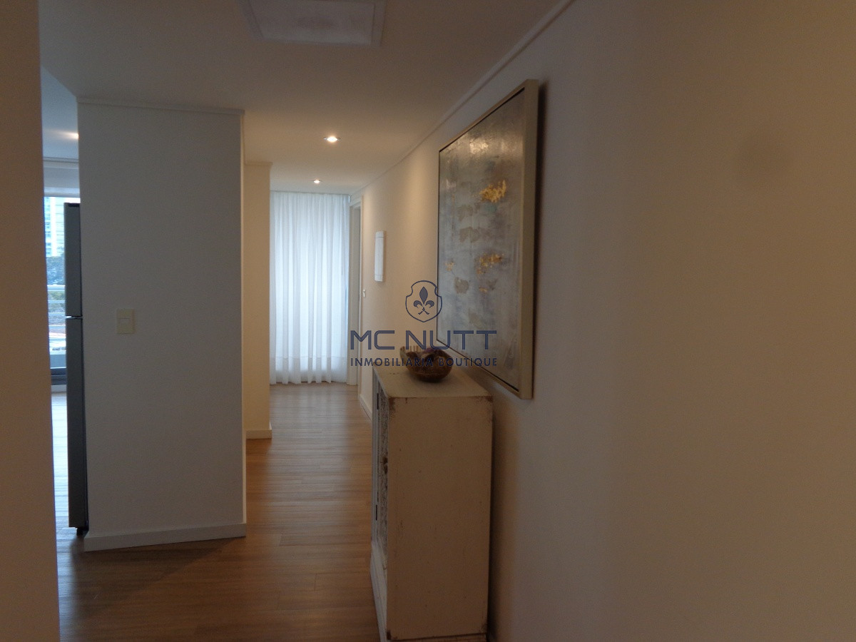 Apartamento Ref.556/ - PUNTA DEL ESTE APARTAMENTO 2 DORMITORIOS EDIFICIO CON SERVICIOS