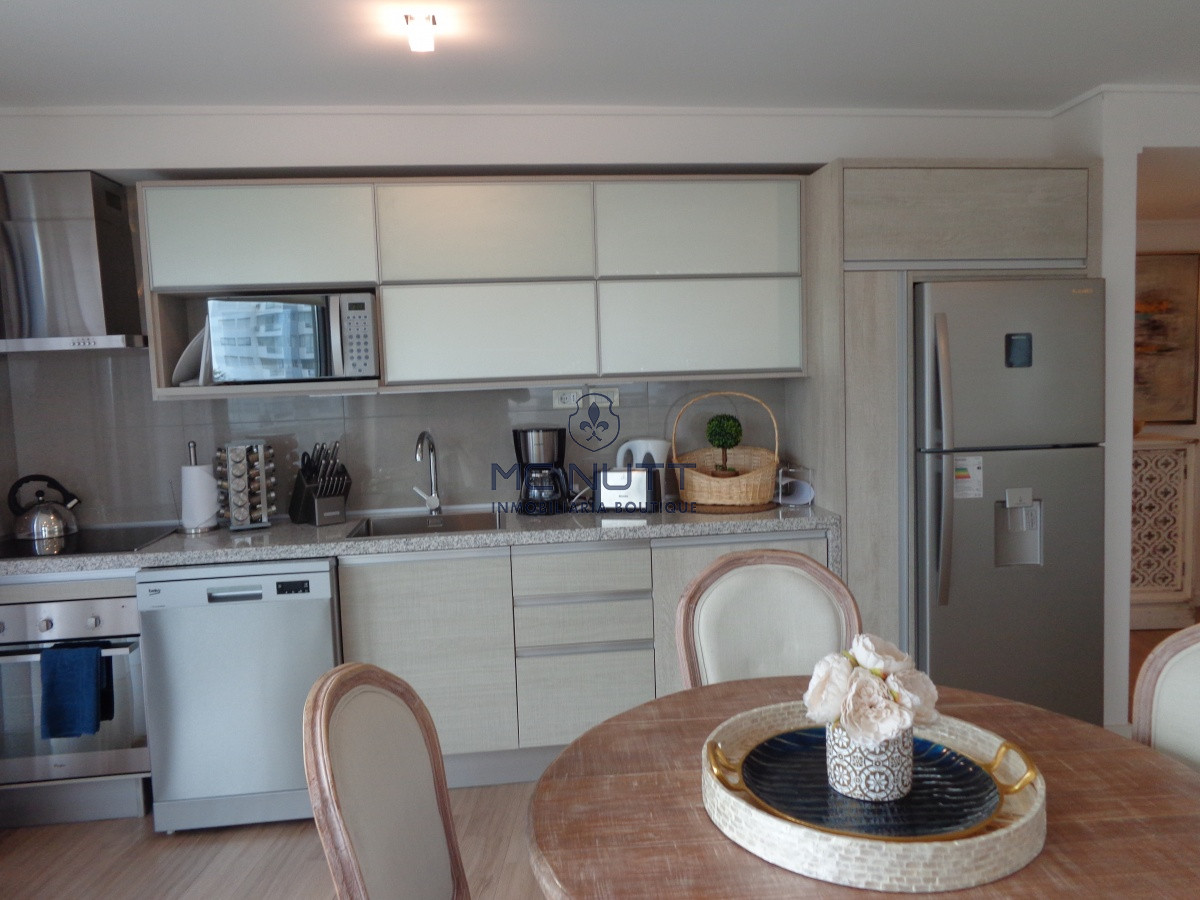 Apartamento Ref.556/ - PUNTA DEL ESTE APARTAMENTO 2 DORMITORIOS EDIFICIO CON SERVICIOS