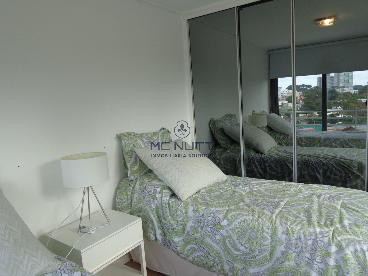 Apartamento Ref.556/ - PUNTA DEL ESTE APARTAMENTO 2 DORMITORIOS EDIFICIO CON SERVICIOS