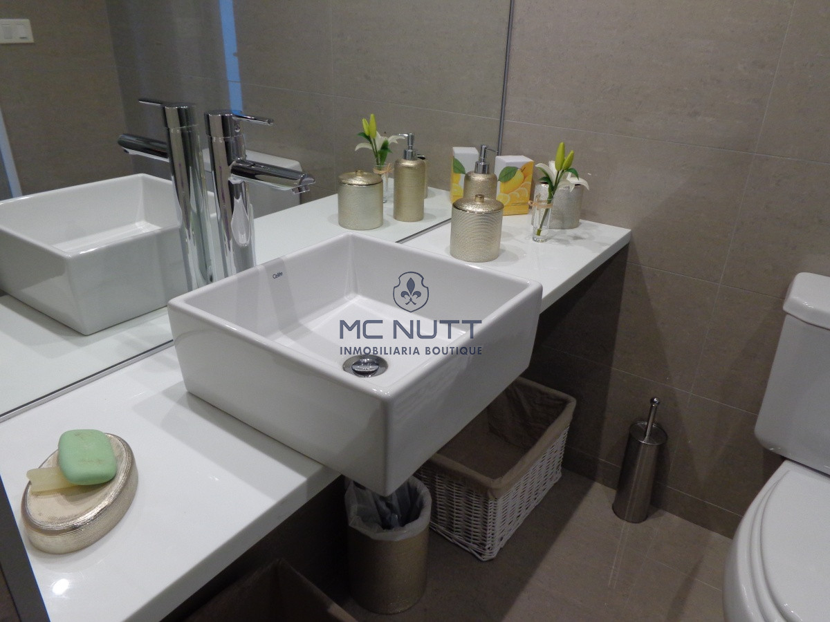 Apartamento Ref.556/ - PUNTA DEL ESTE APARTAMENTO 2 DORMITORIOS EDIFICIO CON SERVICIOS