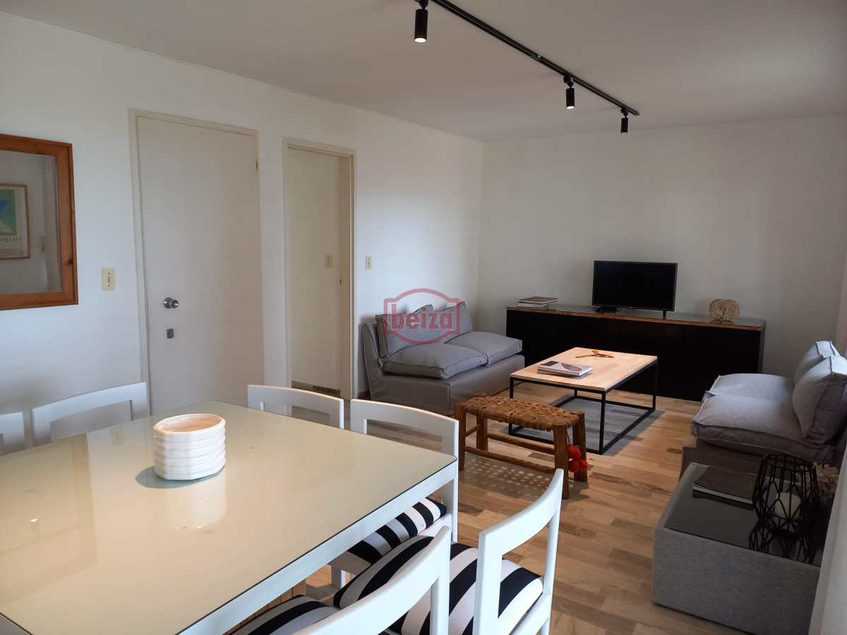 Apartamento ID.166214/Apartamento-de-2-Dormitorios-en-Aidy-Grill-a-Pocos-Metros-de-Playa-Brava--Venta - PUNTA DEL ESTE BRAVA CON VISTA AL MAR 3 DORMITORIOS 