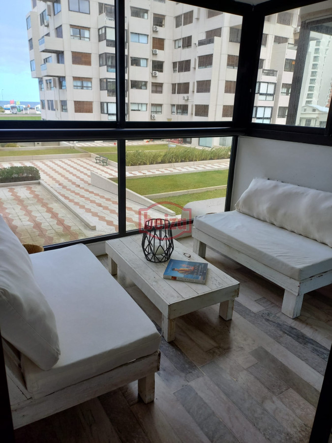 Apartamento ID.166214/Apartamento-de-2-Dormitorios-en-Aidy-Grill-a-Pocos-Metros-de-Playa-Brava--Venta - PUNTA DEL ESTE BRAVA CON VISTA AL MAR 3 DORMITORIOS 
