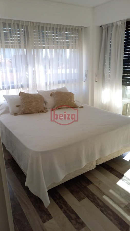 Apartamento ID.166214/Apartamento-de-2-Dormitorios-en-Aidy-Grill-a-Pocos-Metros-de-Playa-Brava--Venta - PUNTA DEL ESTE BRAVA CON VISTA AL MAR 3 DORMITORIOS 