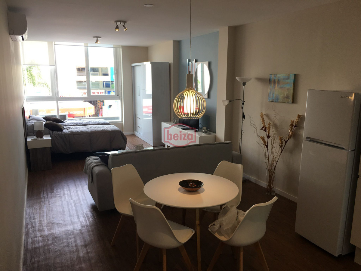 Apartamento ID.166213/Monoambiente-sobre-la-playa - PUNTA DLE ESTE PENINSULA SOBRE GORLERO MONO AMBIENTE EDIFICIO CON SERVICIOS