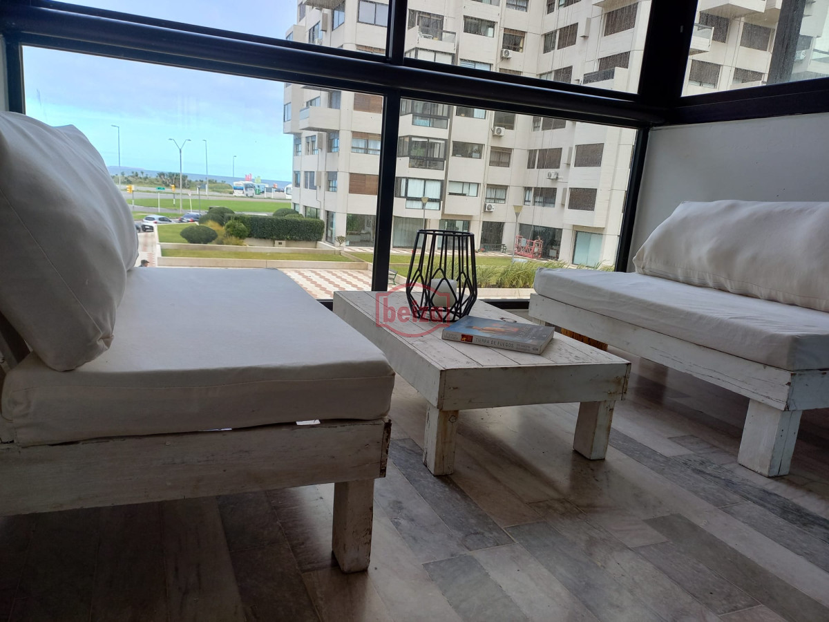 Apartamento ID.166214/Apartamento-de-2-Dormitorios-en-Aidy-Grill-a-Pocos-Metros-de-Playa-Brava--Venta - PUNTA DEL ESTE BRAVA CON VISTA AL MAR 3 DORMITORIOS 