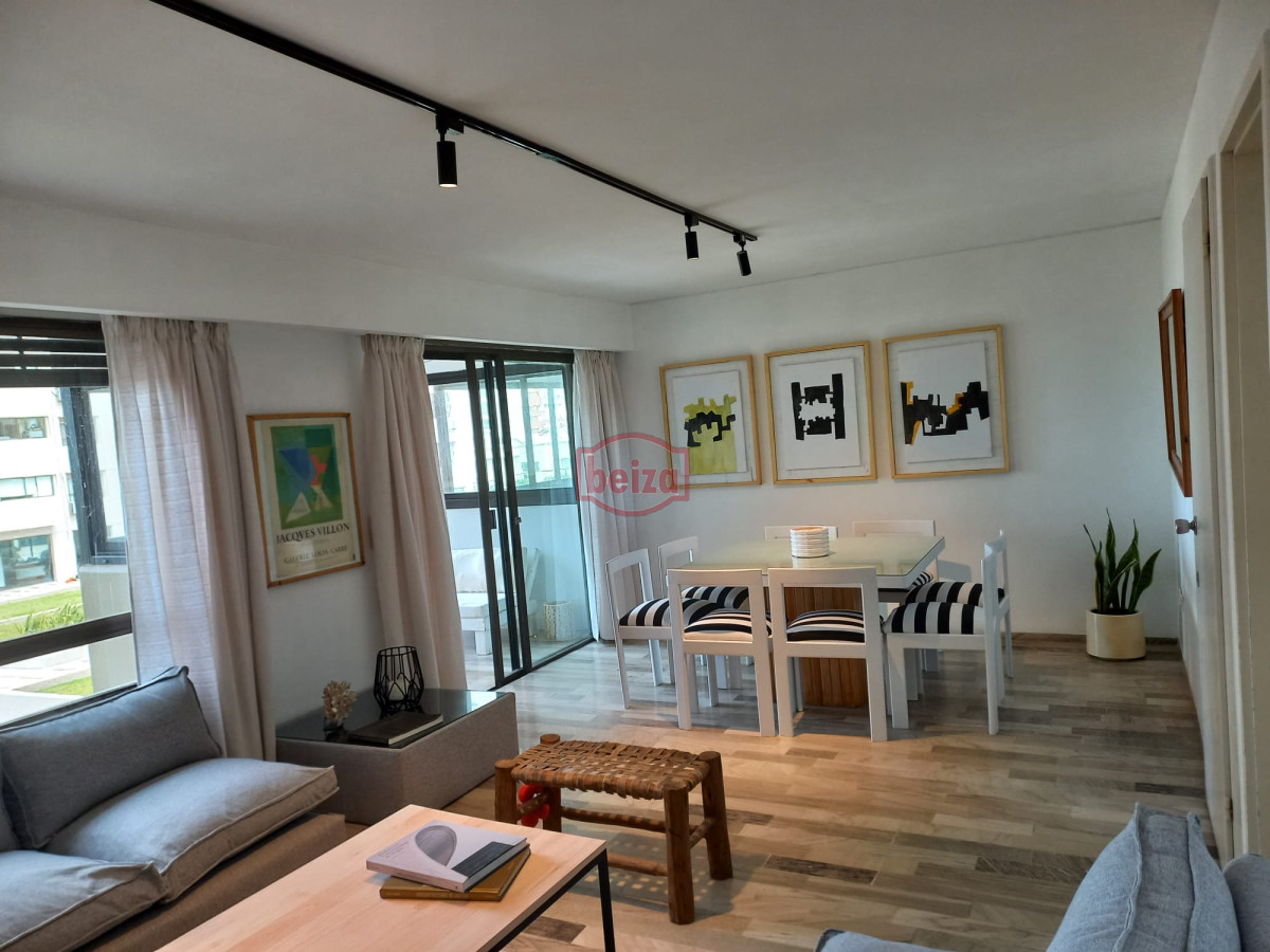 Apartamento ID.166214/Apartamento-de-2-Dormitorios-en-Aidy-Grill-a-Pocos-Metros-de-Playa-Brava--Venta - PUNTA DEL ESTE BRAVA CON VISTA AL MAR 3 DORMITORIOS 