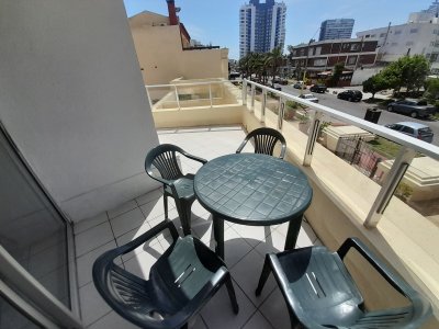 PUNTA DEL ESTE A METROS DE MANSA Y BRAVA EDIFICIO CON AMENITIES 1 DORM Y MEDIO PARA 6 PERSONAS