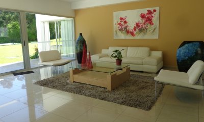 PUNTA DEL ESTE BRAVA APARTAMENTO 1 DORMITORIO EDIFICIO CON SERVICIOS