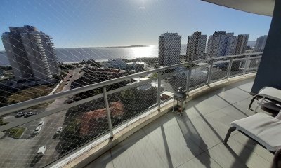PUNTA DEL ESTE MANSA 3 DORMITORIOS Y DEPENDENCIA EXCELENTE VISTA AL MAR!!!