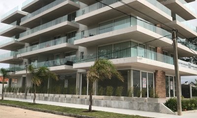 PIRIAPOLIS A 200 M DEL MAR APARTAMENTO DE 2 DORMITORIOS EN SUITE + 2 COCHERAS. GASTOS BAJOS!  FINANCIACIÓN