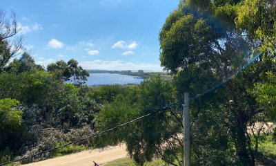 PUNTA DEL ESTE SANTA MONICA CASA DE 2 DORMITORIOS 2 BAÑOS PISCINA CON VISTA  A LA LAGUNA