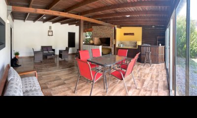 MALDONADO CASA DE 2 DORMITORIOS Y MEDIO CON PISCINA