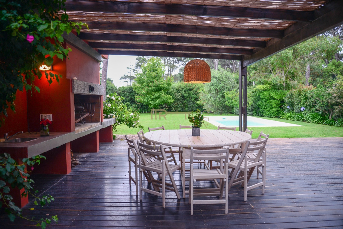 Casa ID.2443 - Excelente Casa en alquiler anual en barrio privado La Arbolada 3 dormitorios