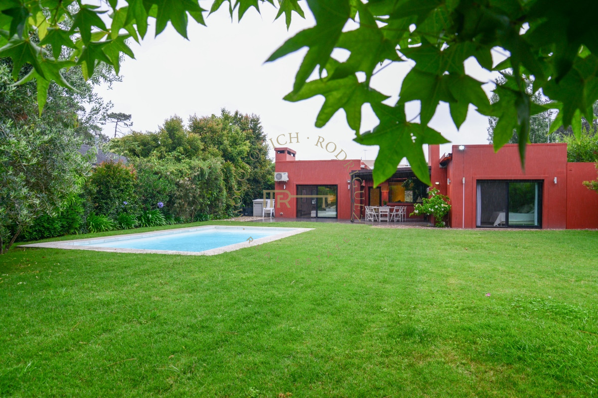 Casa ID.2443 - Excelente Casa en alquiler anual en barrio privado La Arbolada 3 dormitorios