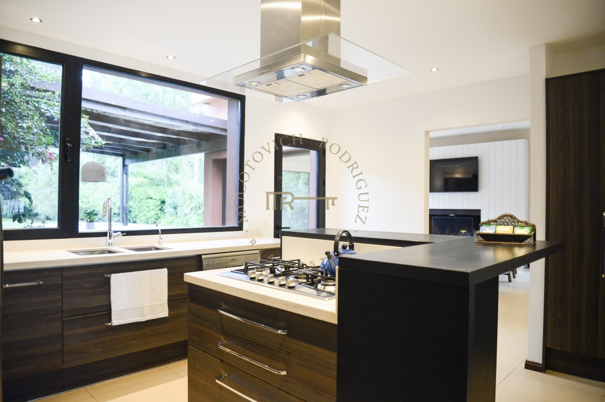 Casa ID.2443 - Excelente Casa en alquiler anual en barrio privado La Arbolada 3 dormitorios