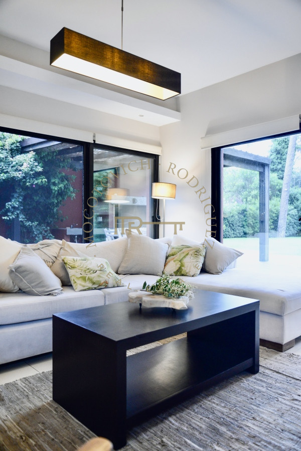Casa ID.2443 - Excelente Casa en alquiler anual en barrio privado La Arbolada 3 dormitorios
