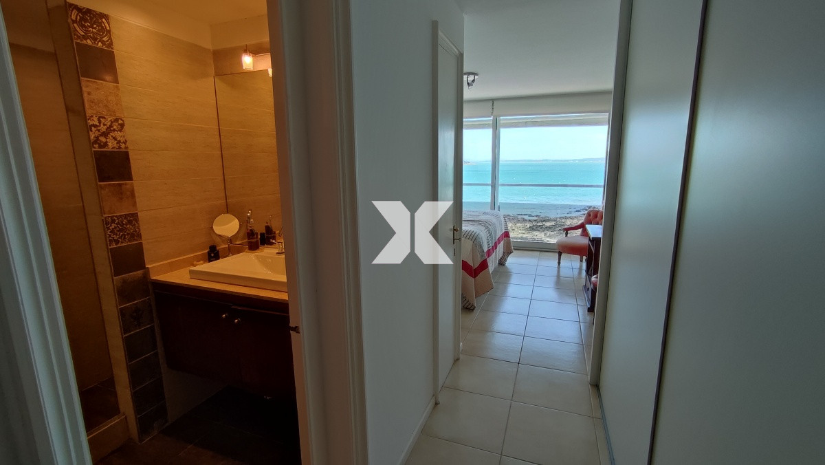 Apartamento ID.238 - Excelente apartamento en primera línea. Amplio y con muy linda vista.