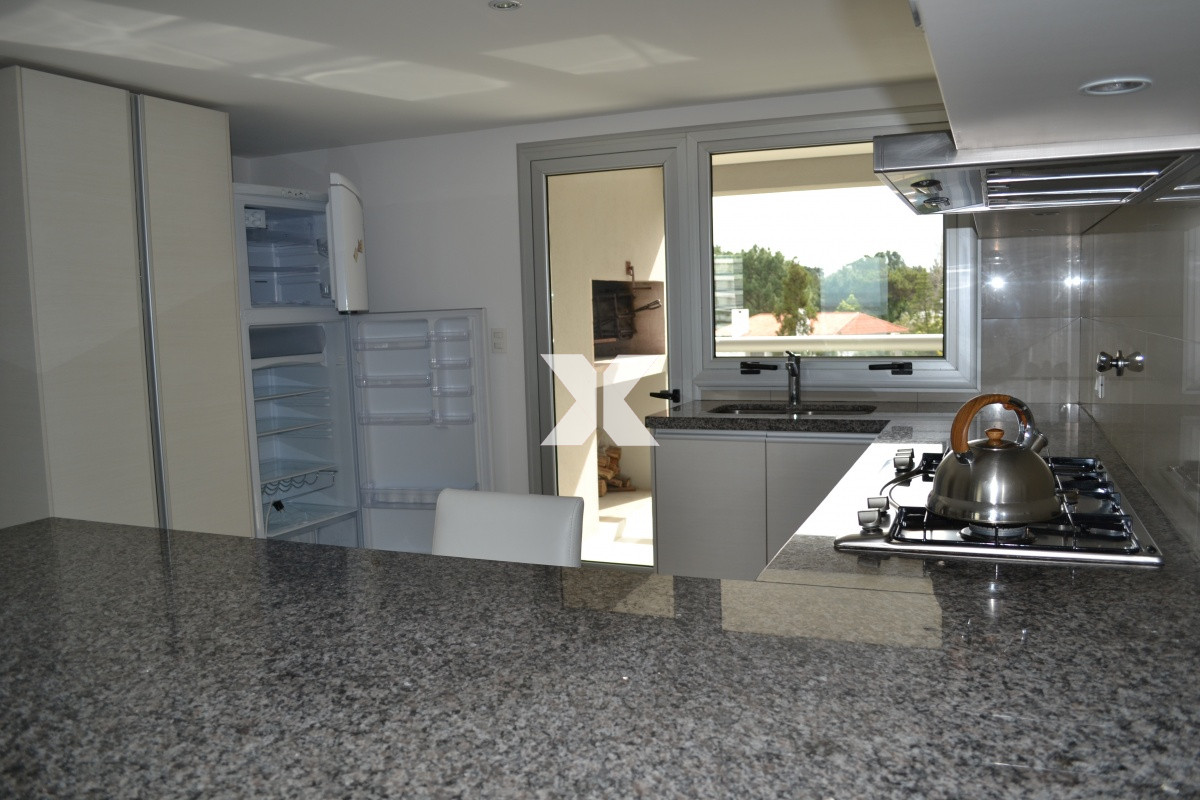 Apartamento ID.206 - Excelente Semipiso con vista al mar. Imperdible