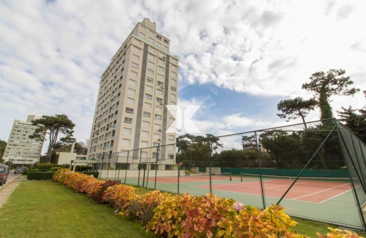 Apartamento ID.47 - Apartamento De 2 Dormitorios En Torre Con Servicios.