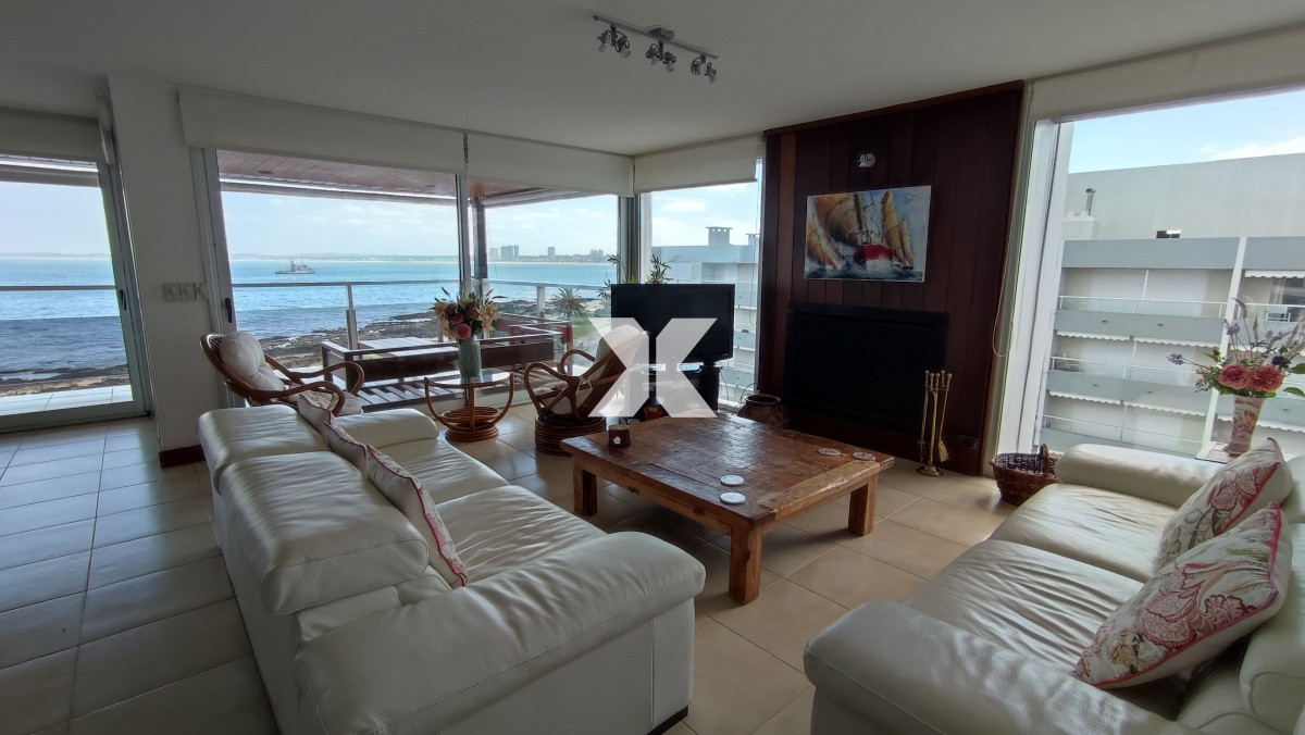 Apartamento ID.238 - Excelente apartamento en primera línea. Amplio y con muy linda vista.
