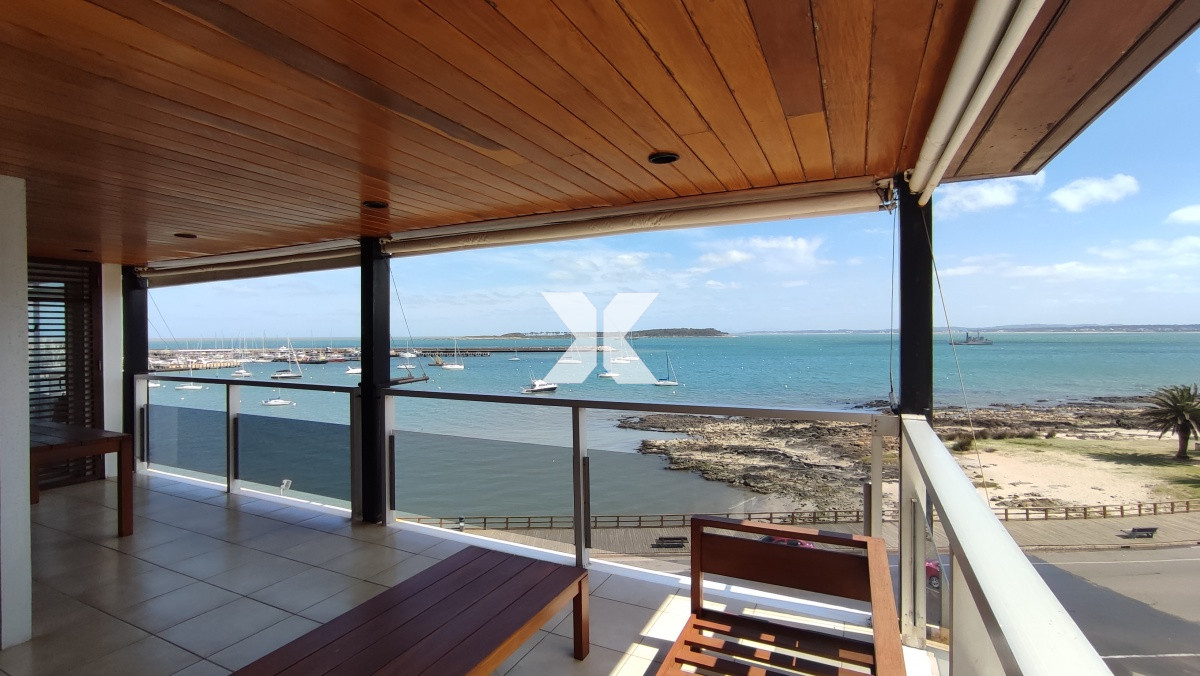 Apartamento ID.238 - Excelente apartamento en primera línea. Amplio y con muy linda vista.
