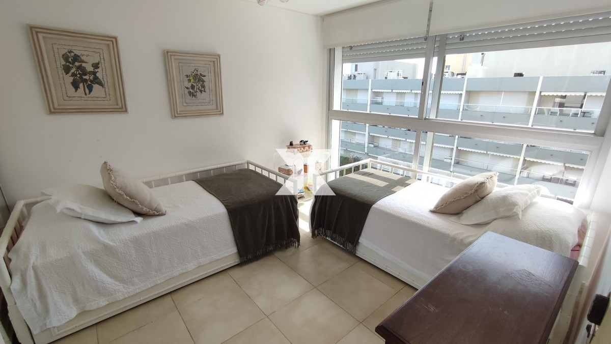 Apartamento ID.238 - Excelente apartamento en primera línea. Amplio y con muy linda vista.