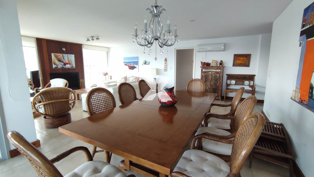 Apartamento ID.238 - Excelente apartamento en primera línea. Amplio y con muy linda vista.