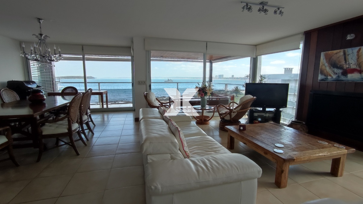 Apartamento ID.238 - Excelente apartamento en primera línea. Amplio y con muy linda vista.