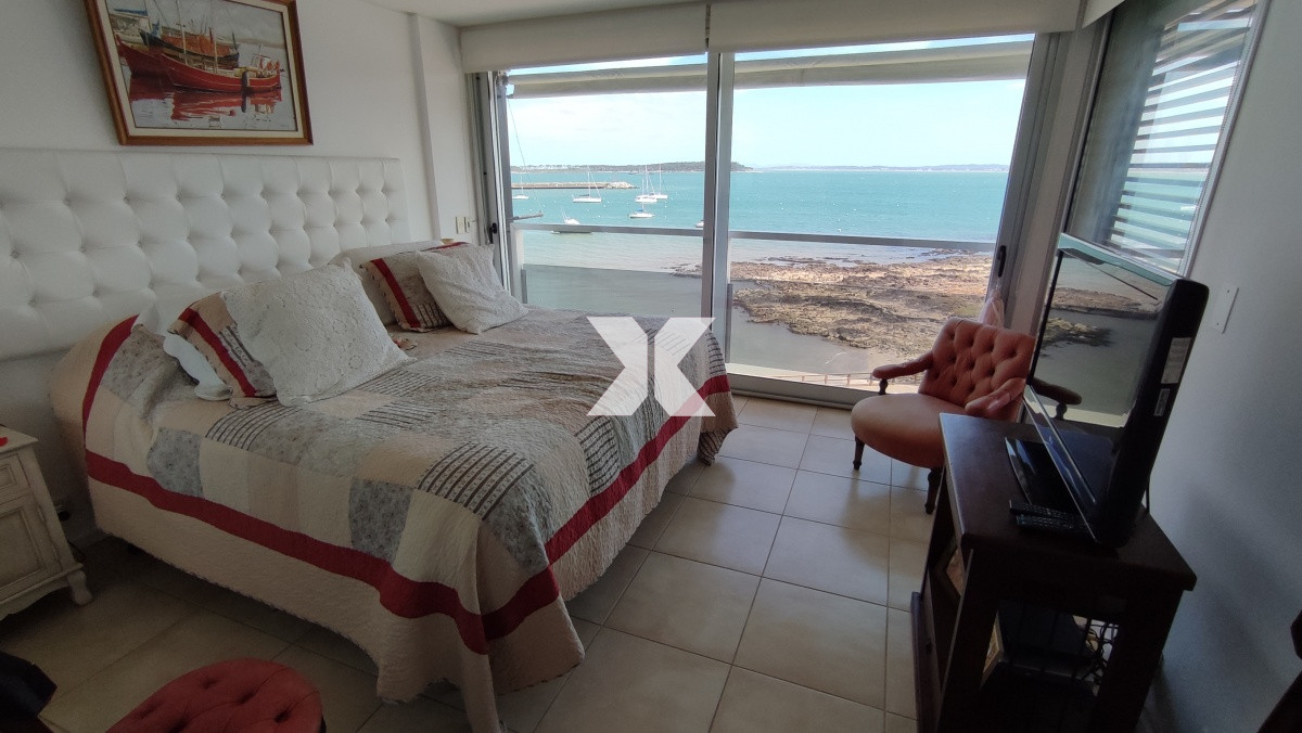 Apartamento ID.238 - Excelente apartamento en primera línea. Amplio y con muy linda vista.