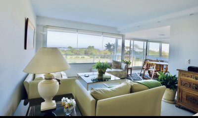Espacioso apartamento frente al mar