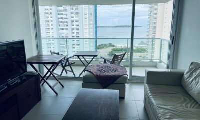 Excelente apartamento con vista al mar en inmejorable ubicación !