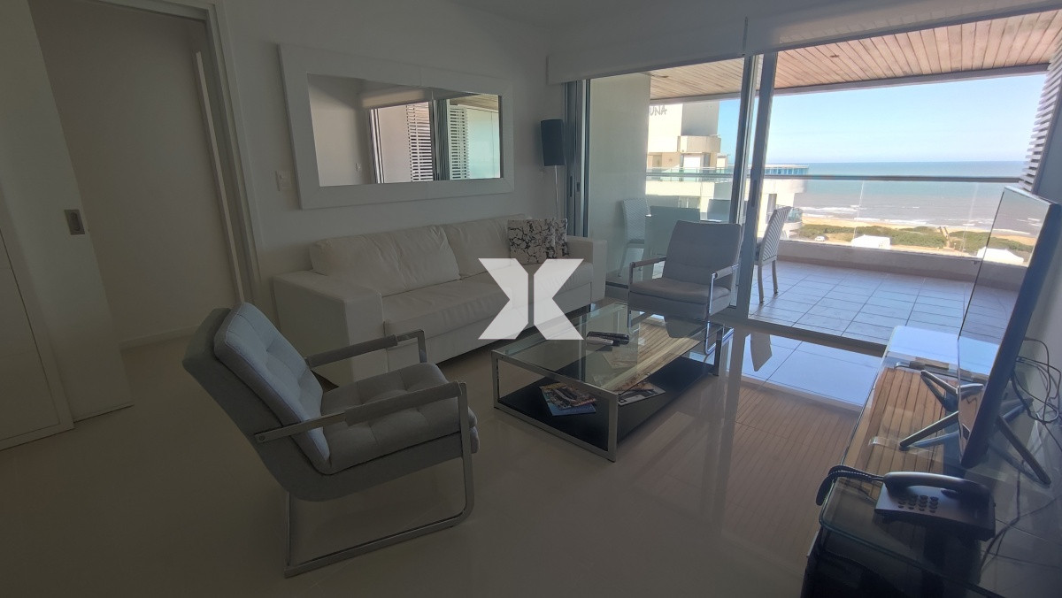 Apartamento ID.255 - Muy lindo apartamento en torre con servicios a pasos de Playa Brava.