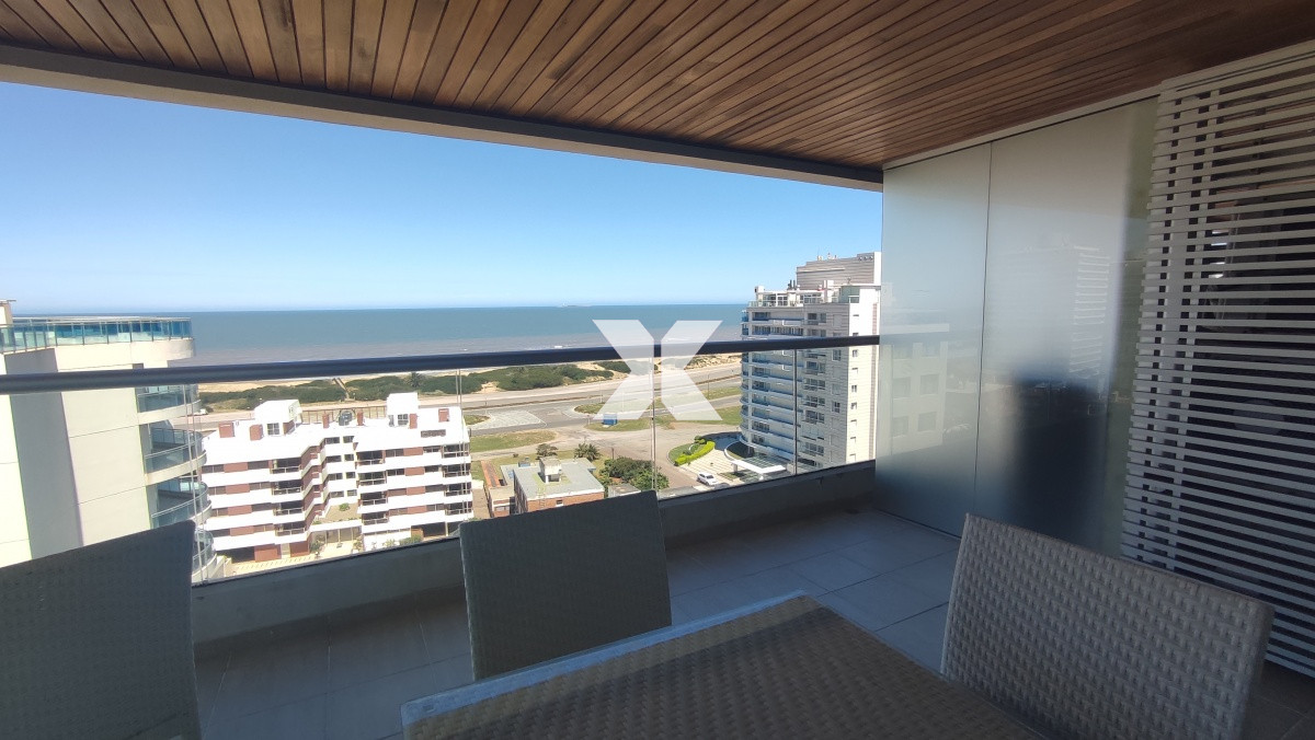Apartamento ID.255 - Muy lindo apartamento en torre con servicios a pasos de Playa Brava.
