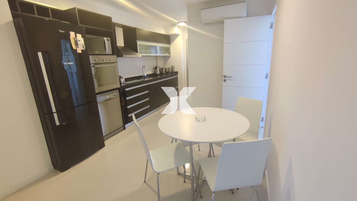 Apartamento ID.255 - Muy lindo apartamento en torre con servicios a pasos de Playa Brava.