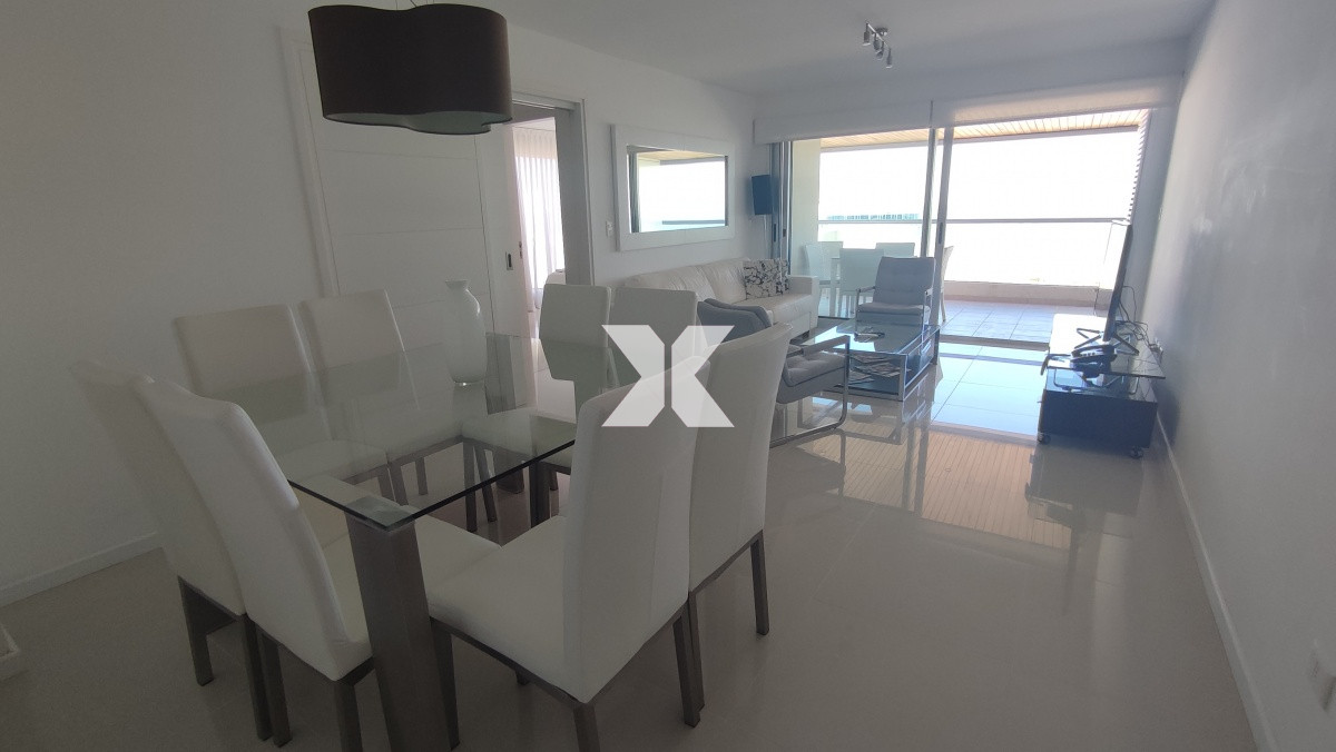 Apartamento ID.255 - Muy lindo apartamento en torre con servicios a pasos de Playa Brava.