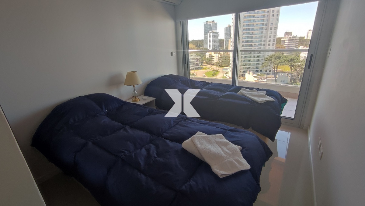 Apartamento ID.255 - Muy lindo apartamento en torre con servicios a pasos de Playa Brava.