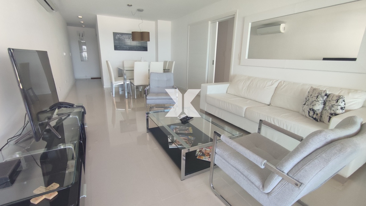 Apartamento ID.255 - Muy lindo apartamento en torre con servicios a pasos de Playa Brava.