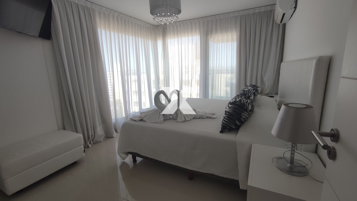 Apartamento ID.255 - Muy lindo apartamento en torre con servicios a pasos de Playa Brava.