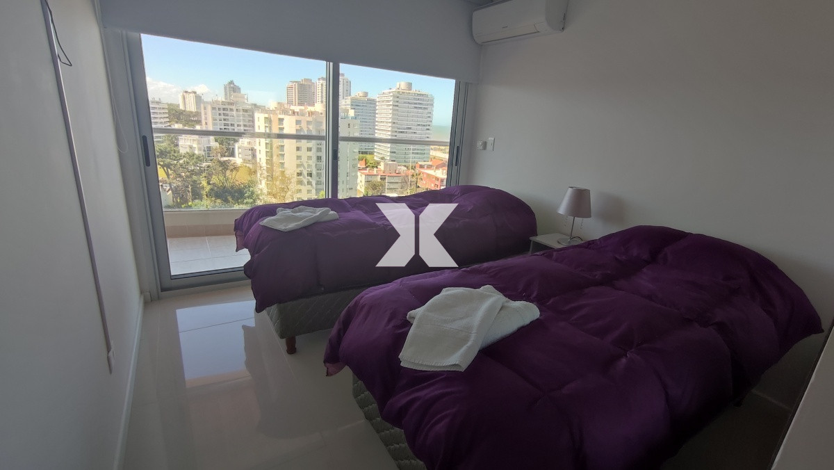 Apartamento ID.255 - Muy lindo apartamento en torre con servicios a pasos de Playa Brava.