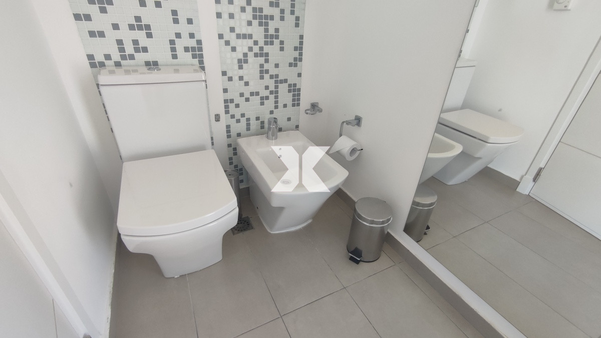 Apartamento ID.255 - Muy lindo apartamento en torre con servicios a pasos de Playa Brava.