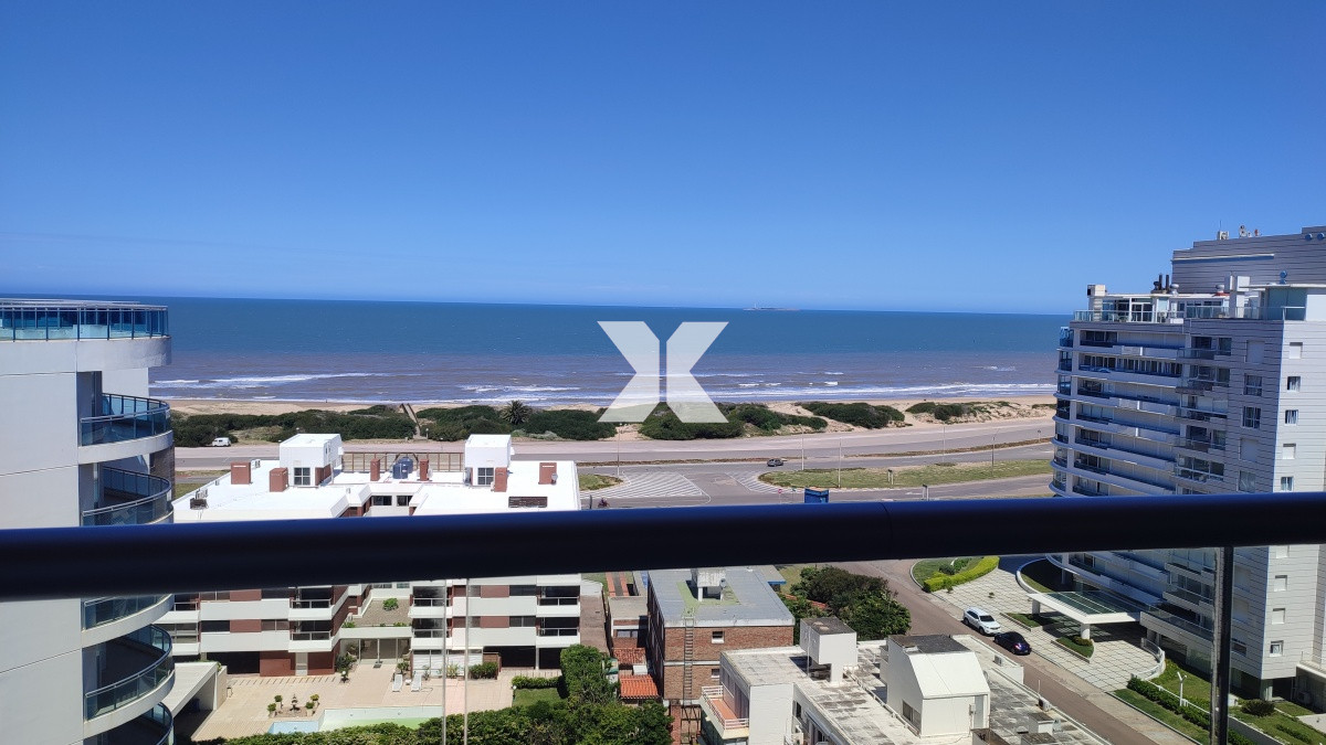 Apartamento ID.255 - Muy lindo apartamento en torre con servicios a pasos de Playa Brava.