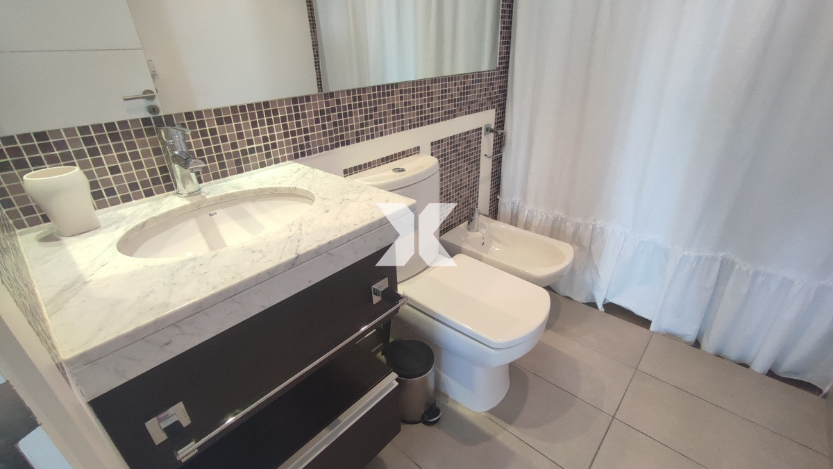 Apartamento ID.255 - Muy lindo apartamento en torre con servicios a pasos de Playa Brava.