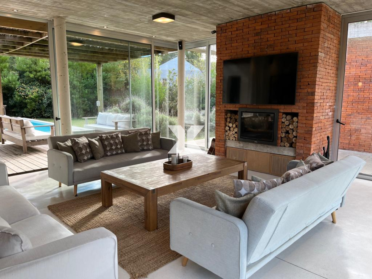 excelente casa en la mejor zona de punta del este.  - xna314c