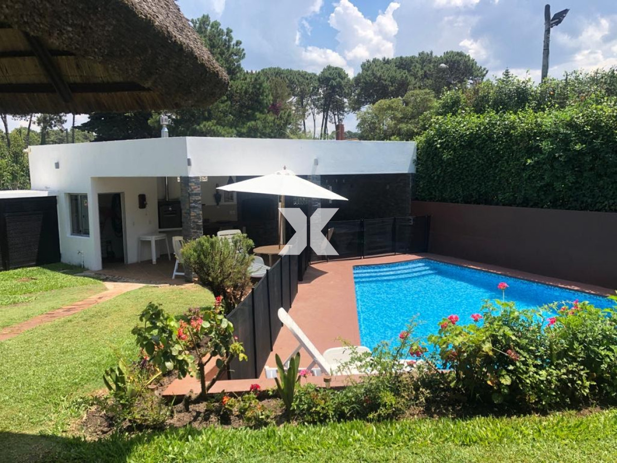Amplia casa en la mejor zona de Punta del Este - XNA330C